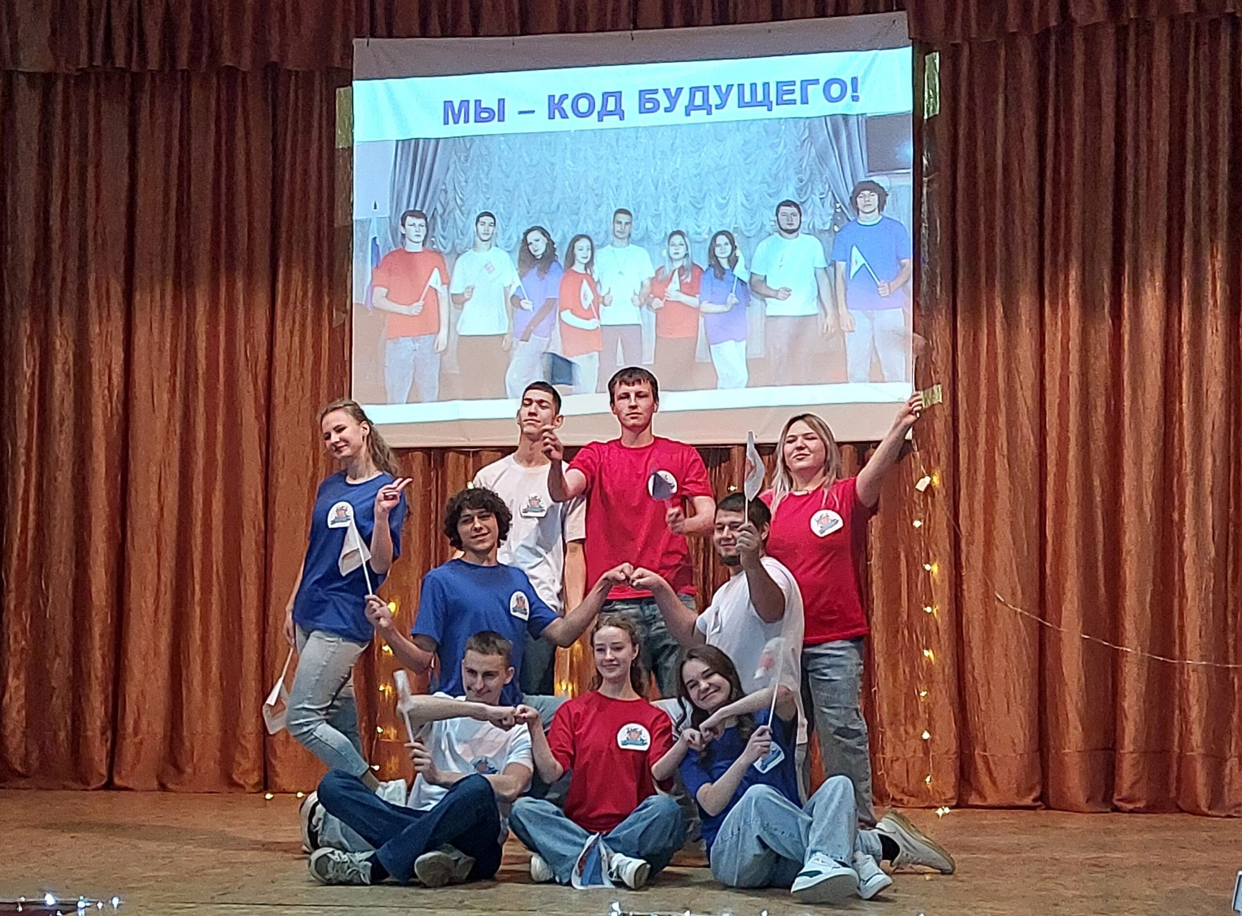 Студенческая агитбригада «Педагогический импульс» зажгла сердца в Брянке: образование — это не просто профессия, это призвание