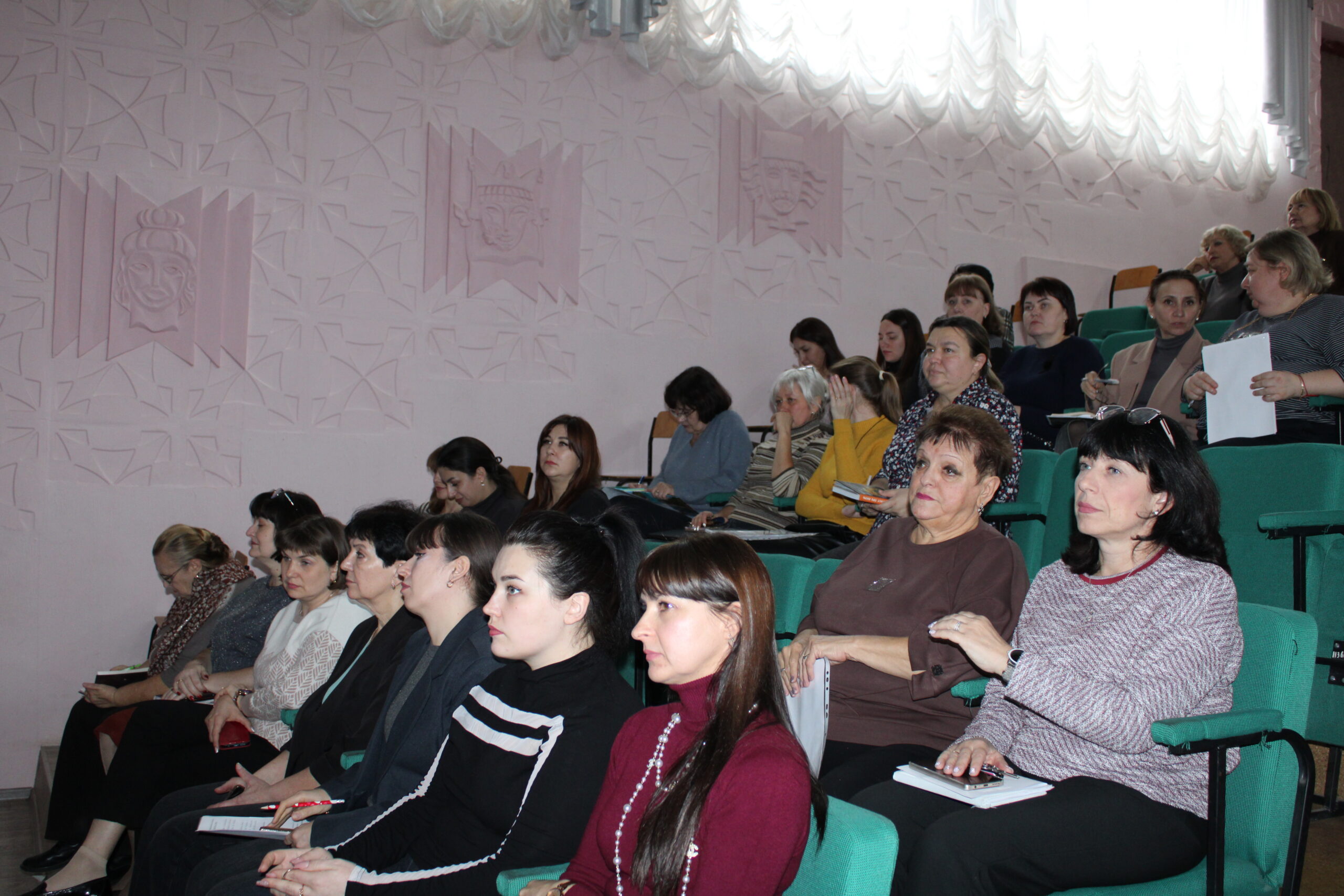 Педагогический совет в Стахановском колледже #ЛГПУ: итоги адаптации и подготовка к аккредитации