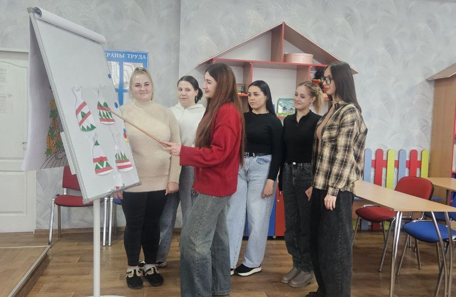 Аппликация как путь к детскому творчеству: практическое занятие студентов колледжа