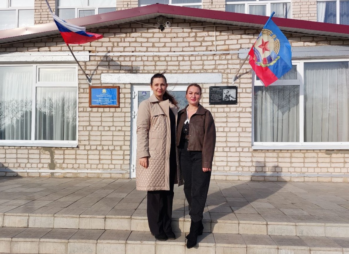 Путь в профессию: преподаватели Стахановского колледжа встретились с учениками Славяносербского района