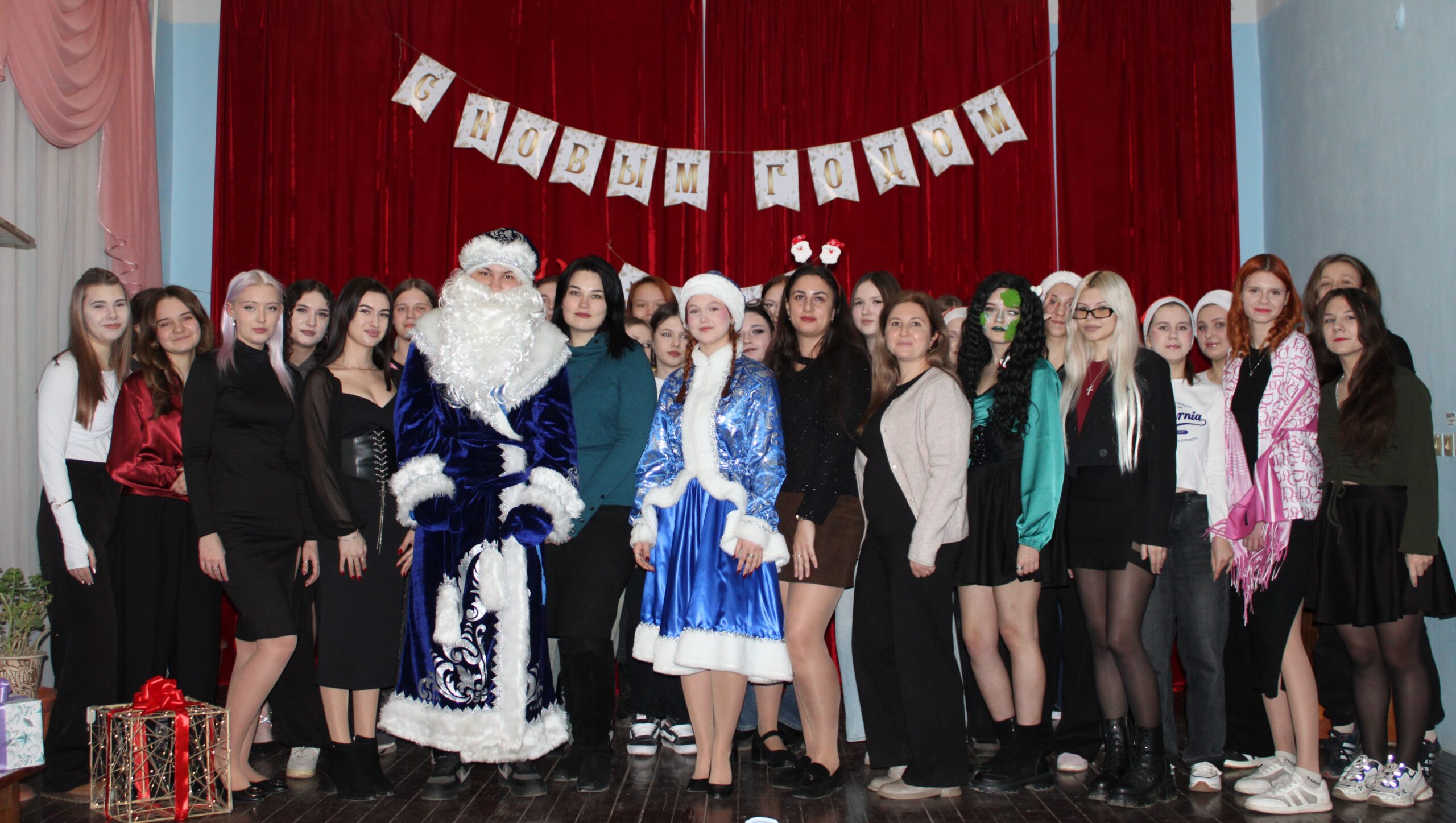 В общежитии Стахановского колледжа #ЛГПУ прошло мероприятие посвященное к наступающему празднику «Новый год»