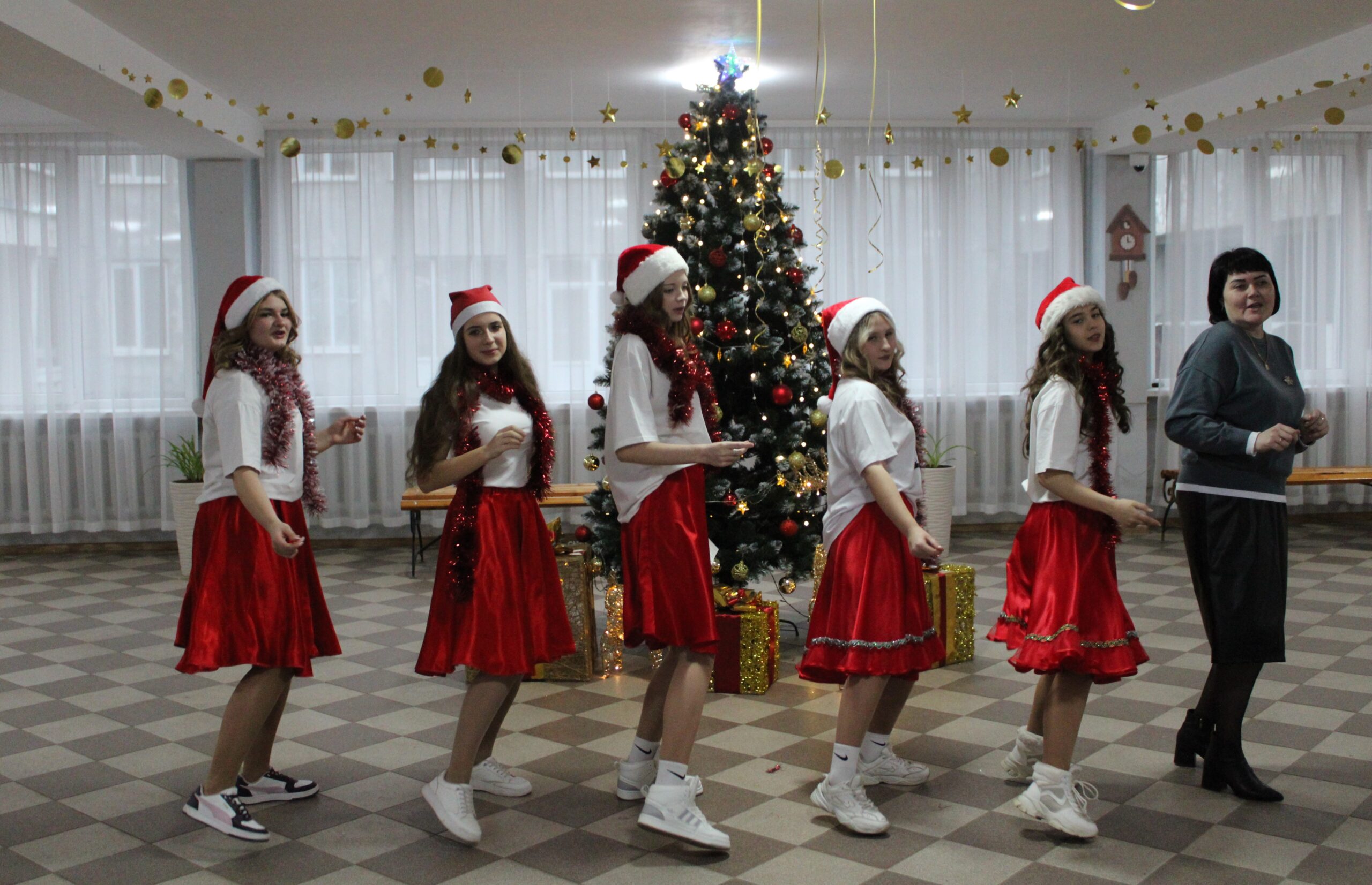 Музыкальное послание-приглашение от профсоюзной организации Стахановского колледжа #ЛГПУ «Входим в мир новогодних чудес»