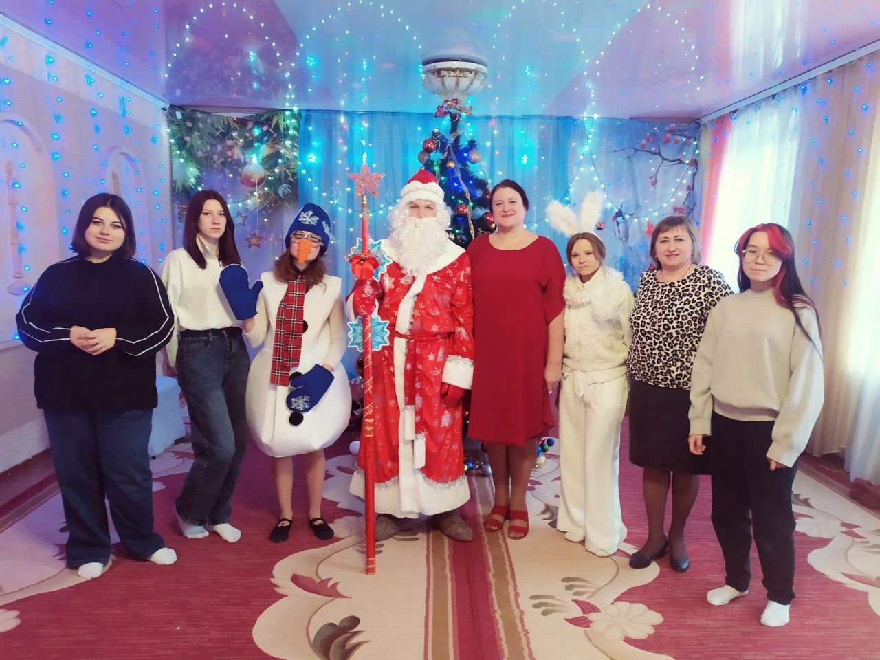 Студенты колледжа порадовали воспитанников детского сада новогодним представлением