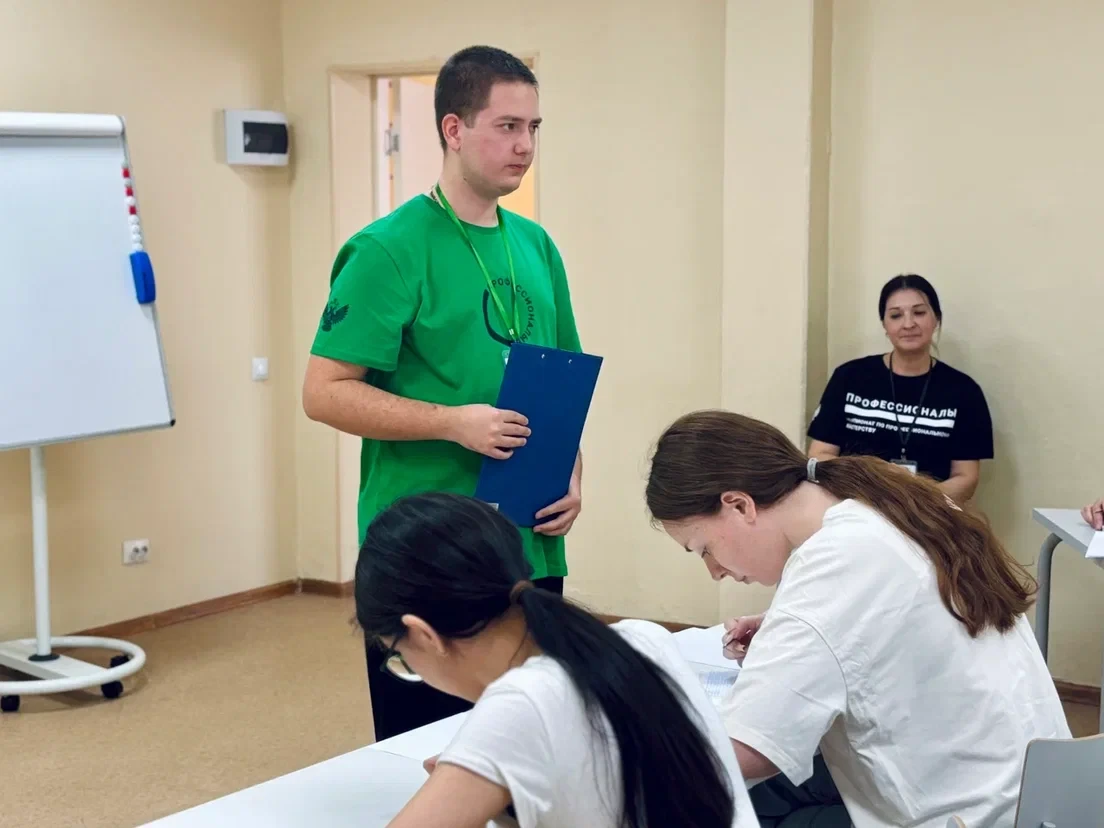 Стахановские педагоги представляют ЛНР на межрегиональном этапе чемпионата «Профессионалы» в Оренбурге