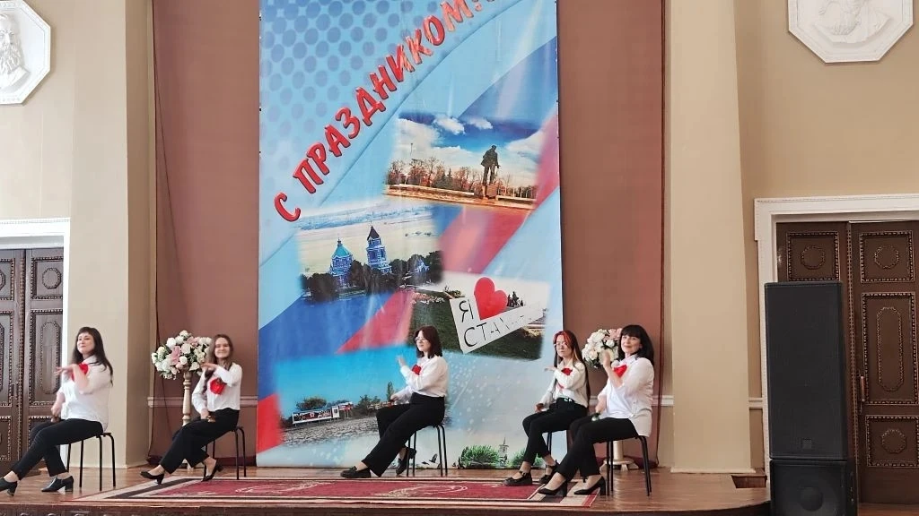40 ЛЕТ СТАХАНОВСКОМУ ОТДЕЛЕНИЮ СОЮЗА ЖЕНЩИН РОССИИ: ЮБИЛЕЙНОЕ ТОРЖЕСТВО В ДК ИМ. ГОРЬКОГО