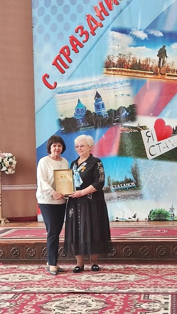 ЖЕНЩИНЫ КОЛЛЕДЖА ОТМЕЧЕНЫ НАГРАДАМИ