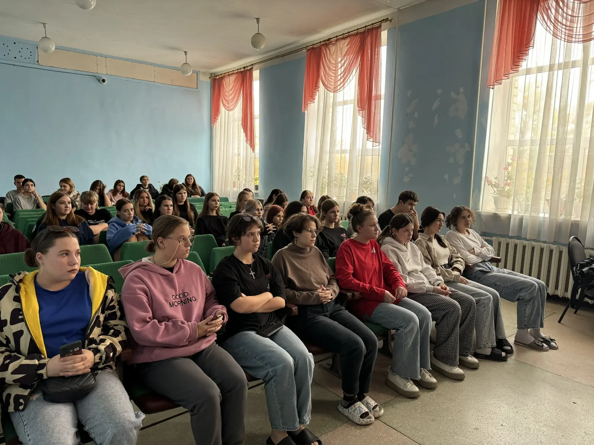 ОБЩЕЖИТИЕ КОЛЛЕДЖА: ШКОЛА ЖИЗНИ, ДРУЖБЫ И ВЗРОСЛЕНИЯ