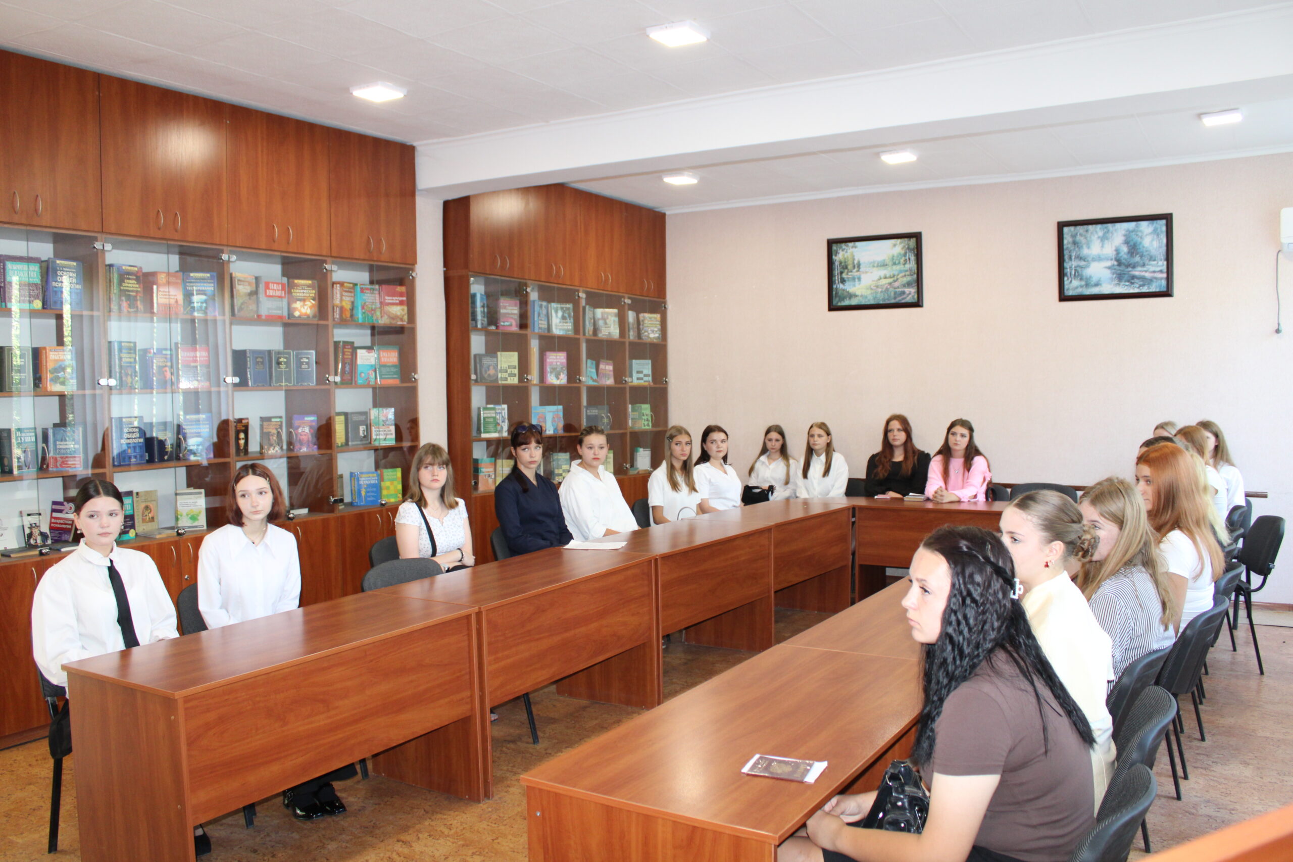 Продолжаются вступительные испытания в Стахановском колледже ЛГПУ: по специальности «Преподавание в начальных классах»